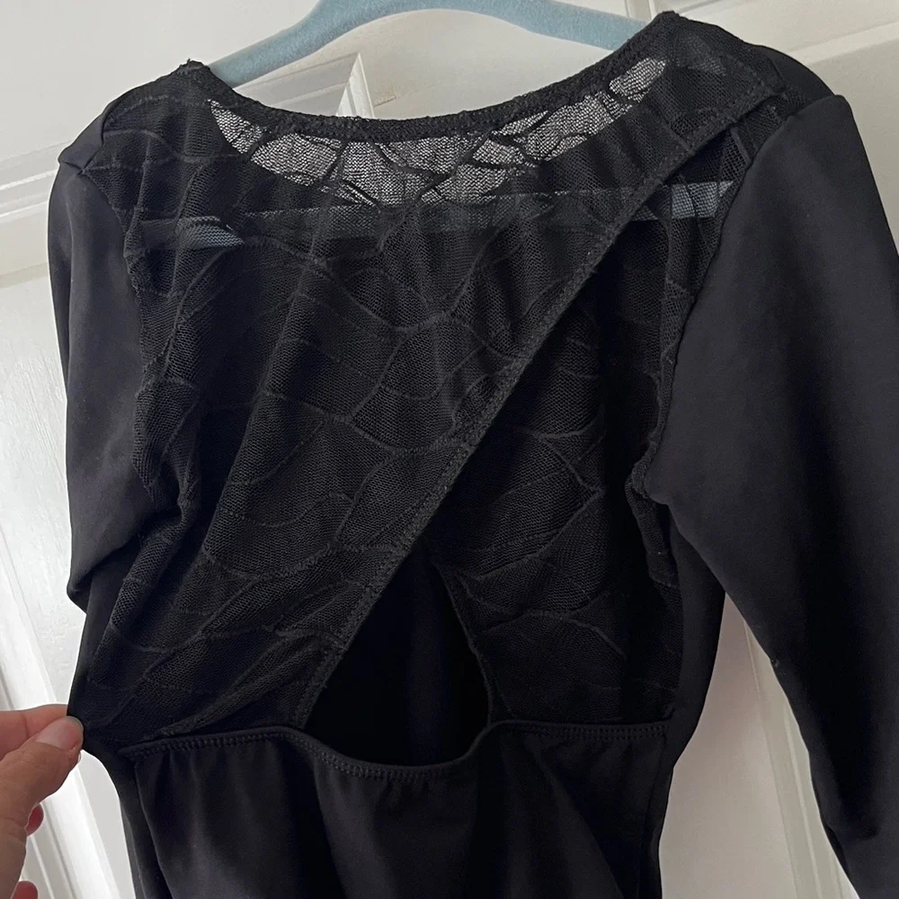 Girls Motionwear Black Long Sleeve Lave back Bodysuit Sz 8-10 Medium